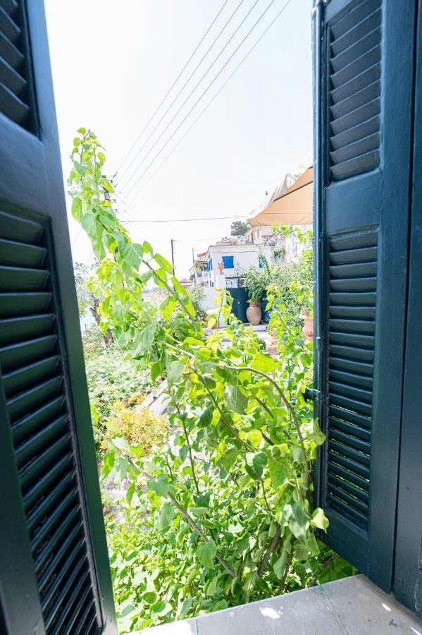 Traditional House Under The Clock Tower With Sweet View Poros Town Eksteriør billede