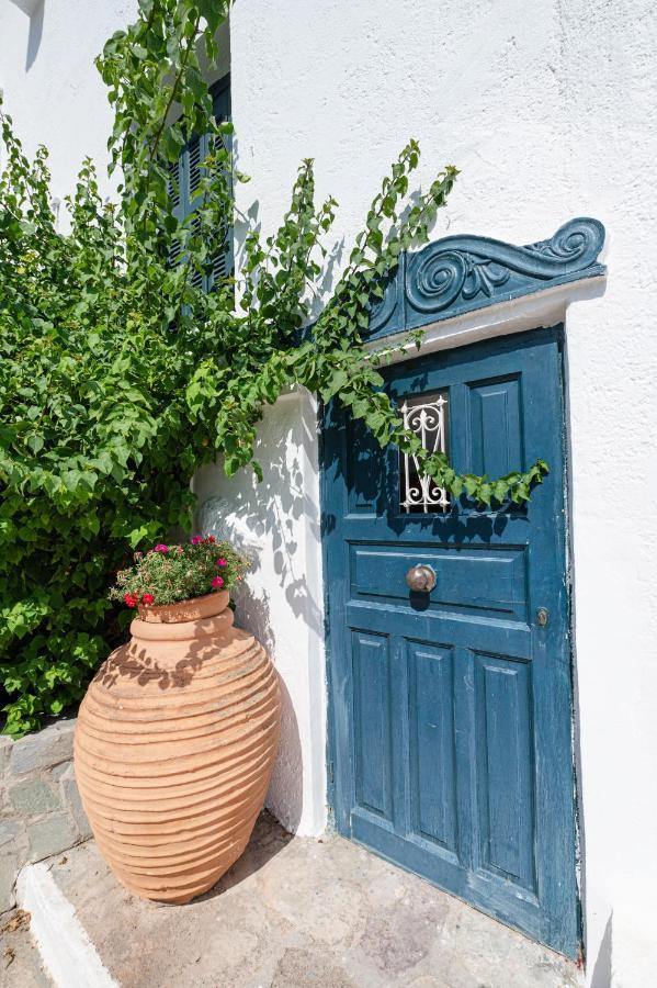 Traditional House Under The Clock Tower With Sweet View Poros Town Eksteriør billede