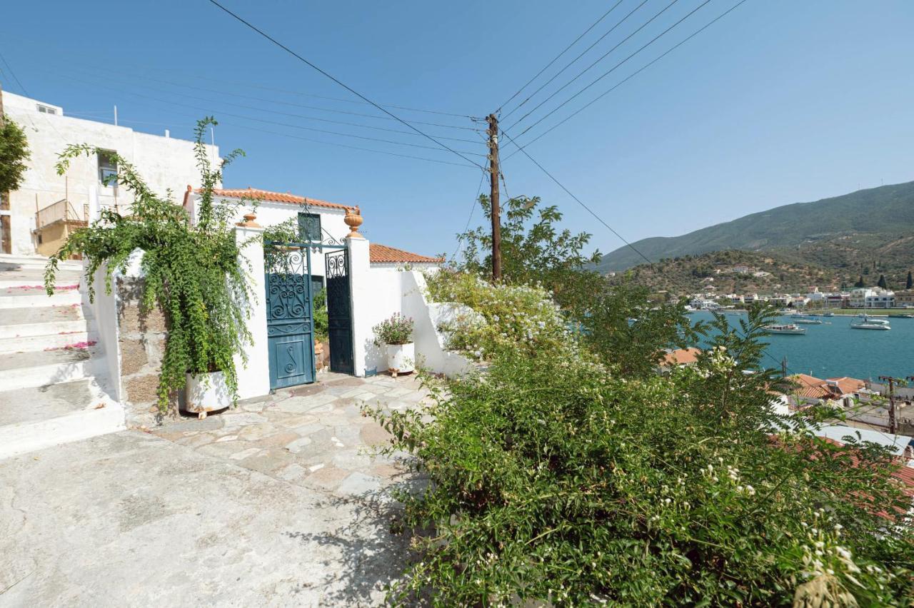 Traditional House Under The Clock Tower With Sweet View Poros Town Eksteriør billede
