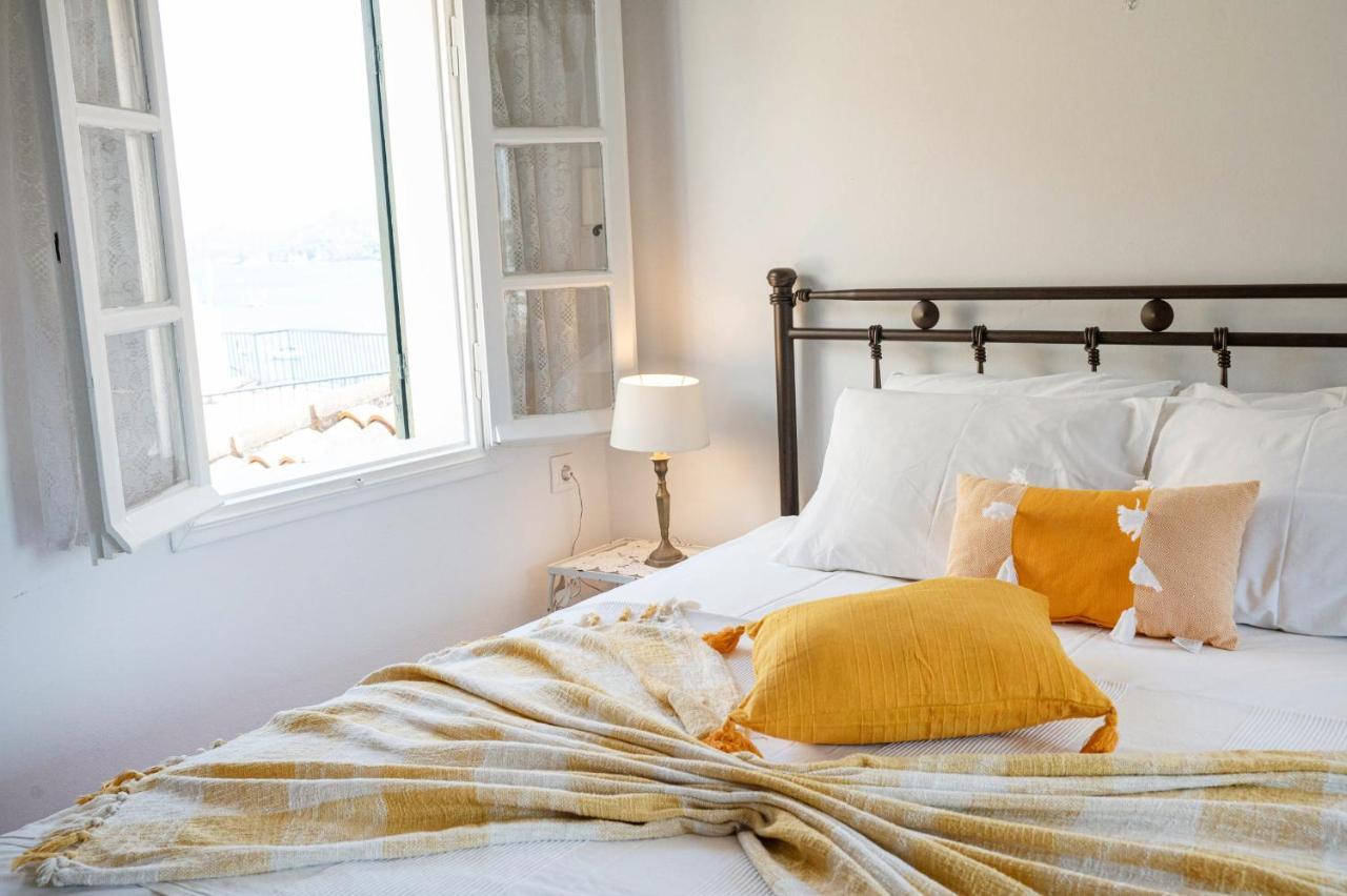 Traditional House Under The Clock Tower With Sweet View Poros Town Eksteriør billede