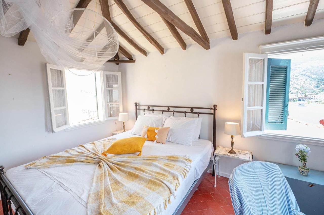 Traditional House Under The Clock Tower With Sweet View Poros Town Eksteriør billede