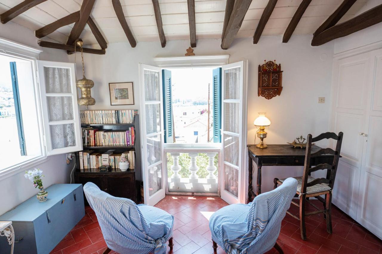 Traditional House Under The Clock Tower With Sweet View Poros Town Eksteriør billede
