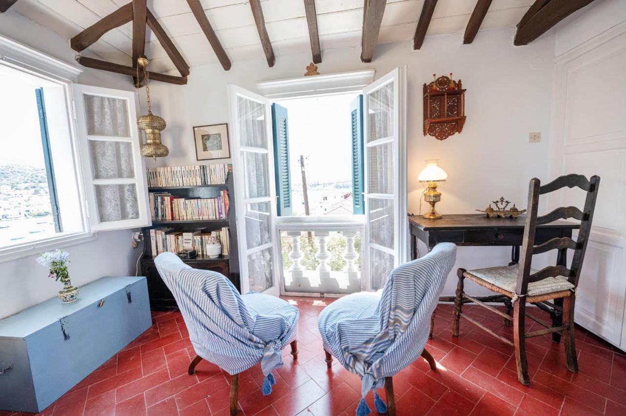 Traditional House Under The Clock Tower With Sweet View Poros Town Eksteriør billede