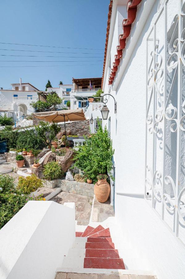 Traditional House Under The Clock Tower With Sweet View Poros Town Eksteriør billede