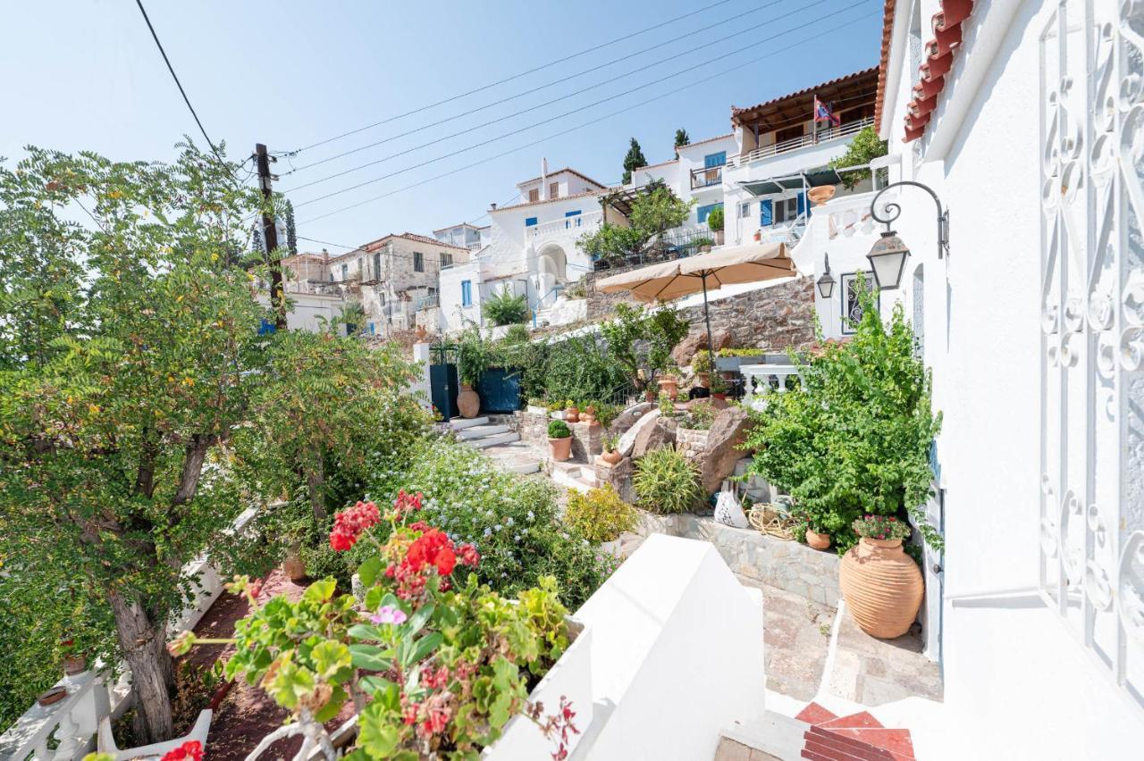 Traditional House Under The Clock Tower With Sweet View Poros Town Eksteriør billede