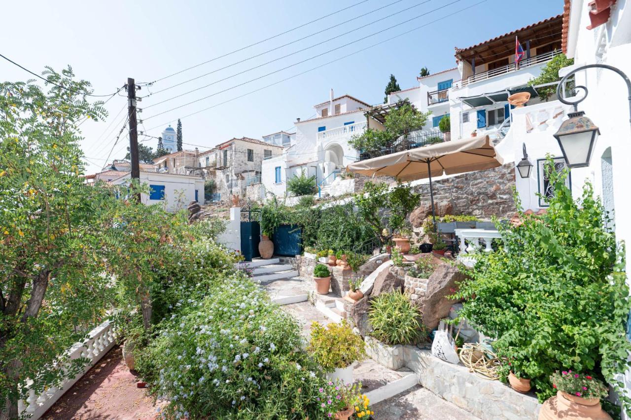 Traditional House Under The Clock Tower With Sweet View Poros Town Eksteriør billede