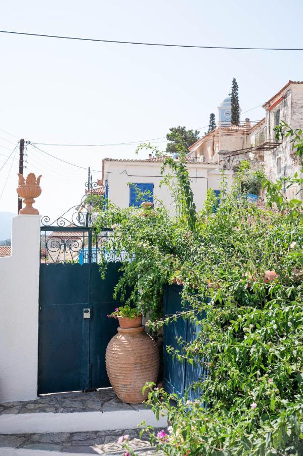Traditional House Under The Clock Tower With Sweet View Poros Town Eksteriør billede