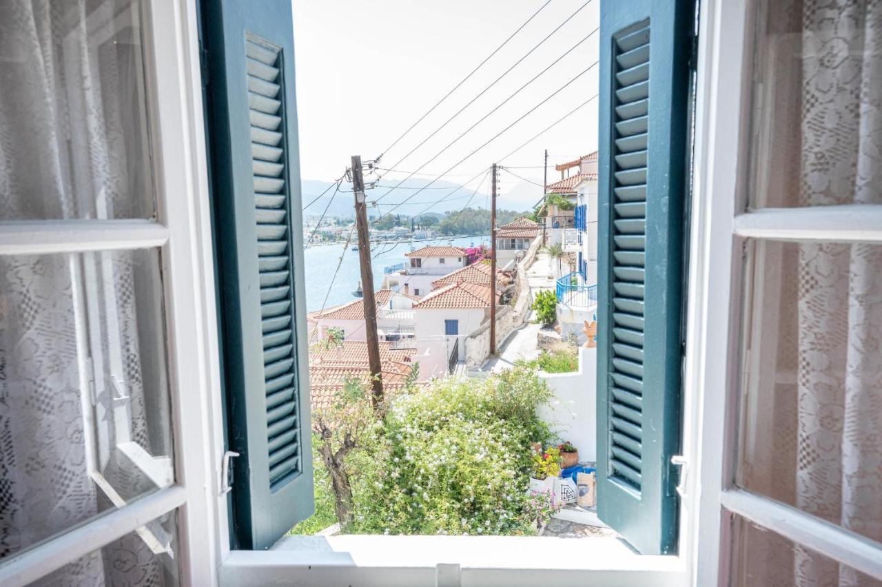 Traditional House Under The Clock Tower With Sweet View Poros Town Eksteriør billede