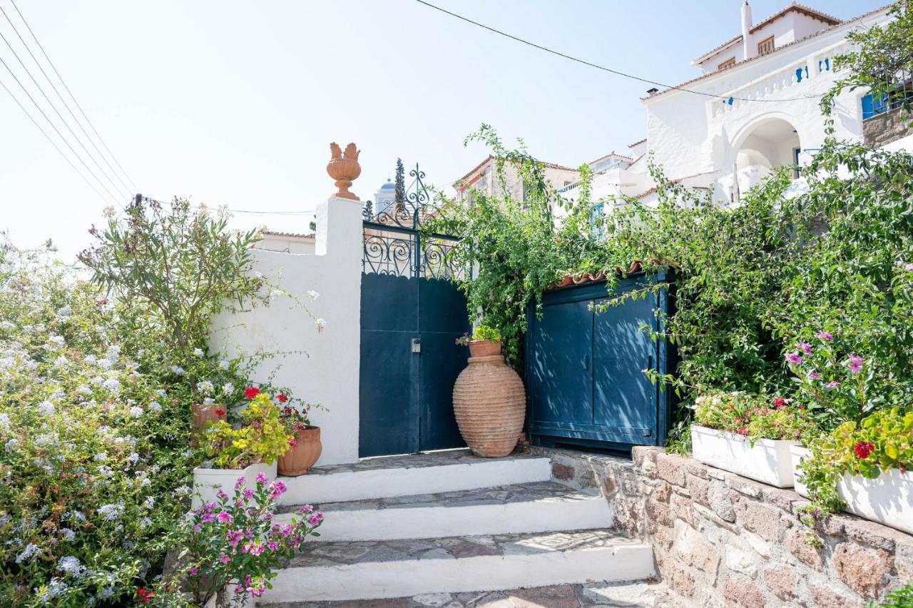 Traditional House Under The Clock Tower With Sweet View Poros Town Eksteriør billede